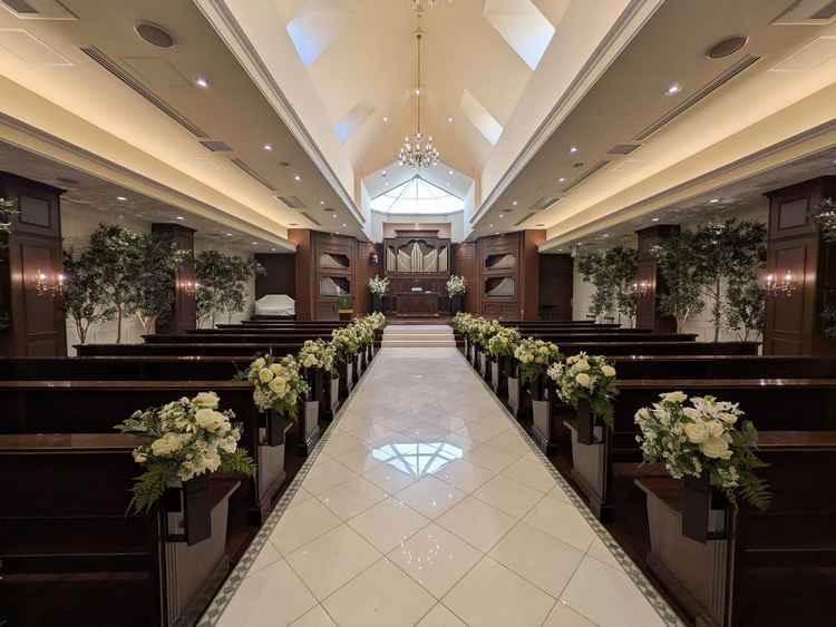 チャペルは洗練されつつも光が入り温かみのあるチャペルでした。空間も広々としてました。