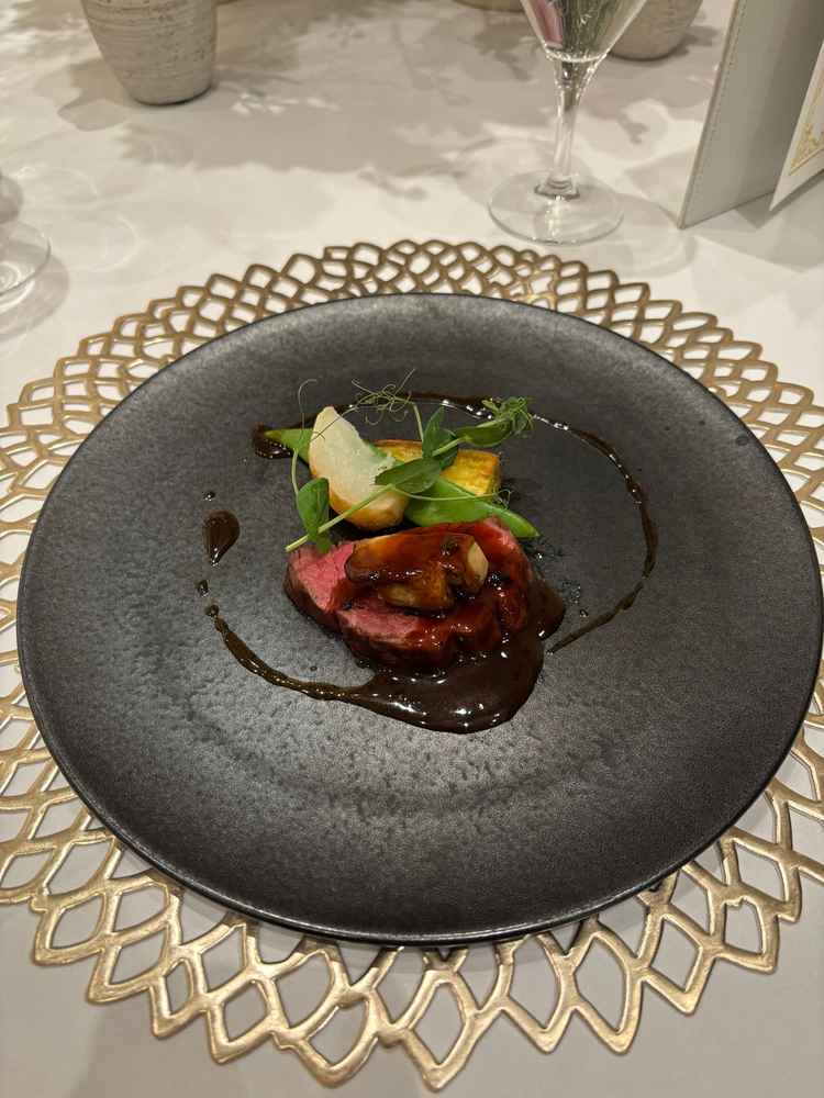 試食会。有名なシェフのようで、登場・紹介がしっかりあった。お肉はとても柔らかく美味しかった