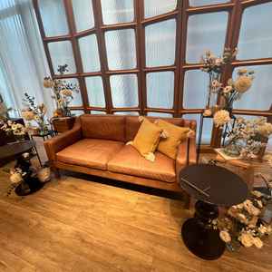 2つ目の披露宴会場での新郎新婦席。