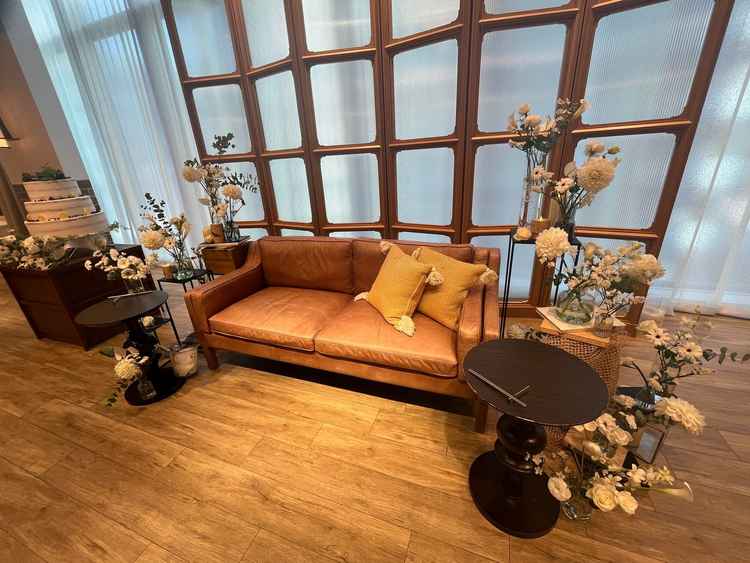 2つ目の披露宴会場での新郎新婦席。