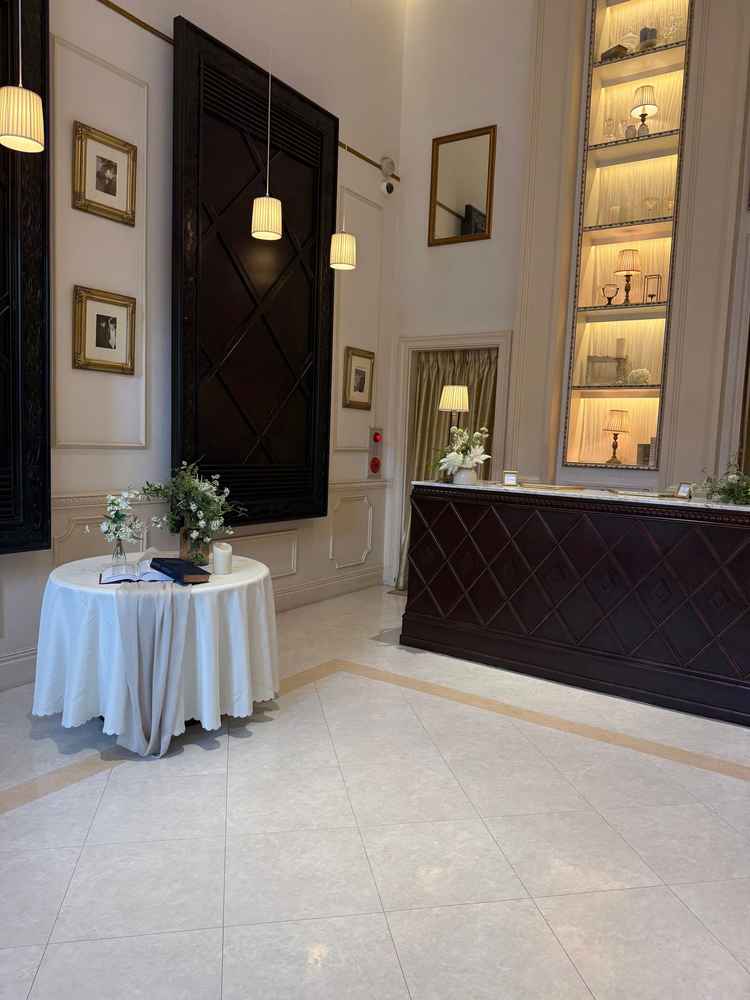 ゆったりとできる待合室。奥に受付があり、この辺りに好きな装飾ができるみたいです。