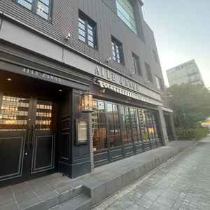 入り口は2つあり、他の結婚式の方たちとバッティングすることはない作りになっていた。