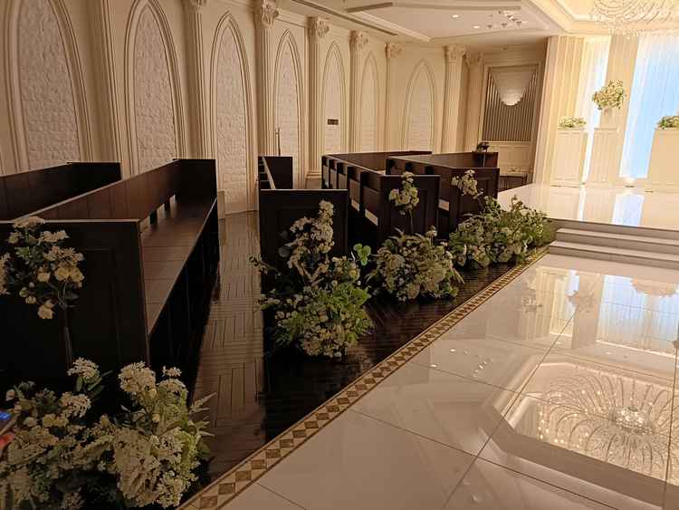 チャペルのゲスト席。