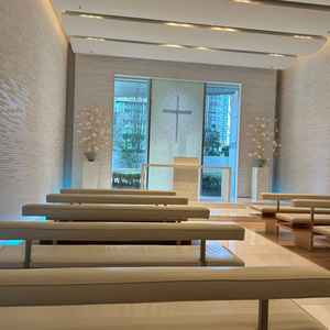 チャペルです。今後もう少し窓の外の緑が増えるとのことだったので益々素敵なチャペルになるかと思います。