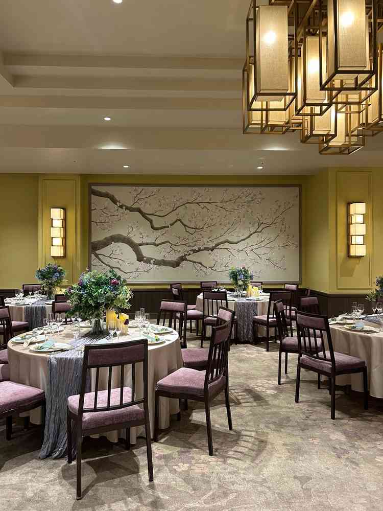 披露宴会場。高砂からの目線。