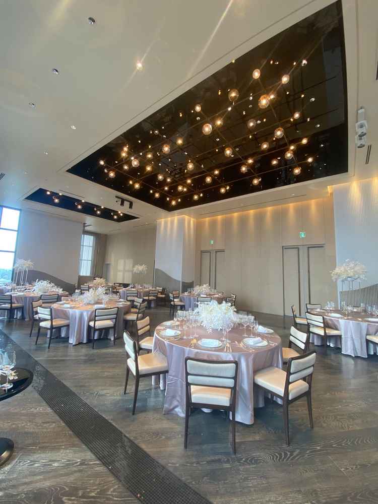 一番収容人数が多い披露宴会場です。黒天井で、かっこよかったです。