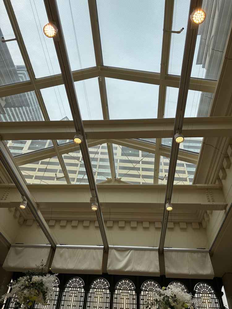 フラワーシャワースペース、天窓