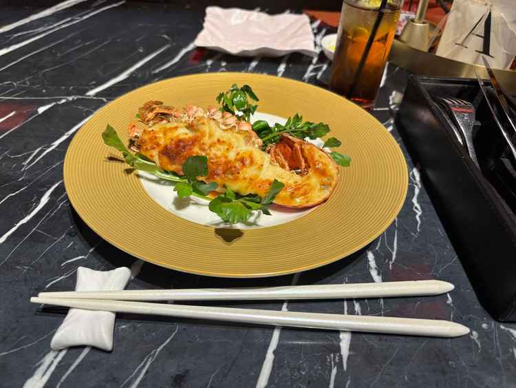 試食でいただいたオマール海老。かなり美味しかったです。