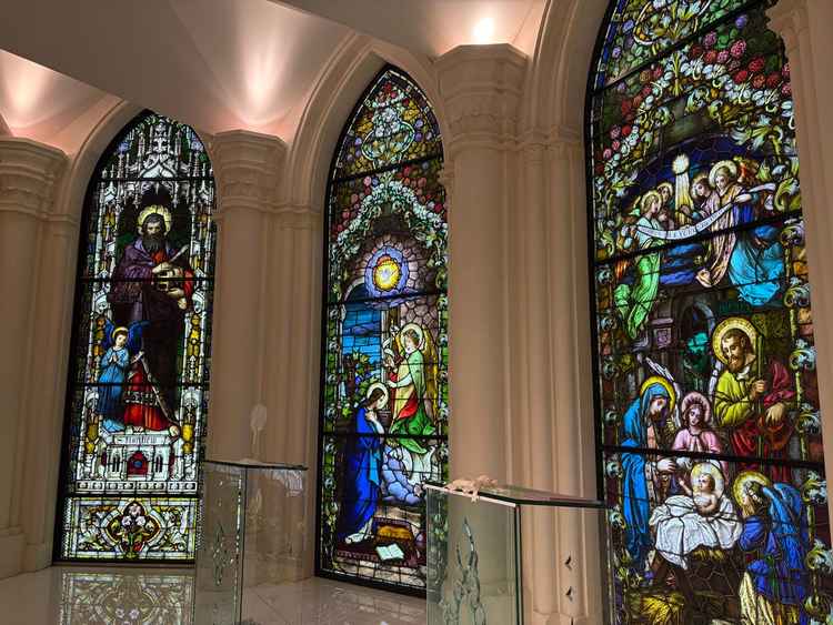 チャペルのステンドグラスが素敵でした。