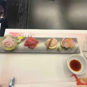 前菜のカルパッチョに使われる刺身でした。マグロにこだわられていて美味しかったです。