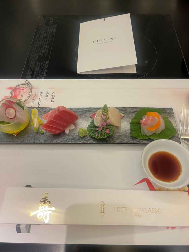 お刺身がとてもおいしかったです。和洋中全ての料理長が揃っている点が良かったです。