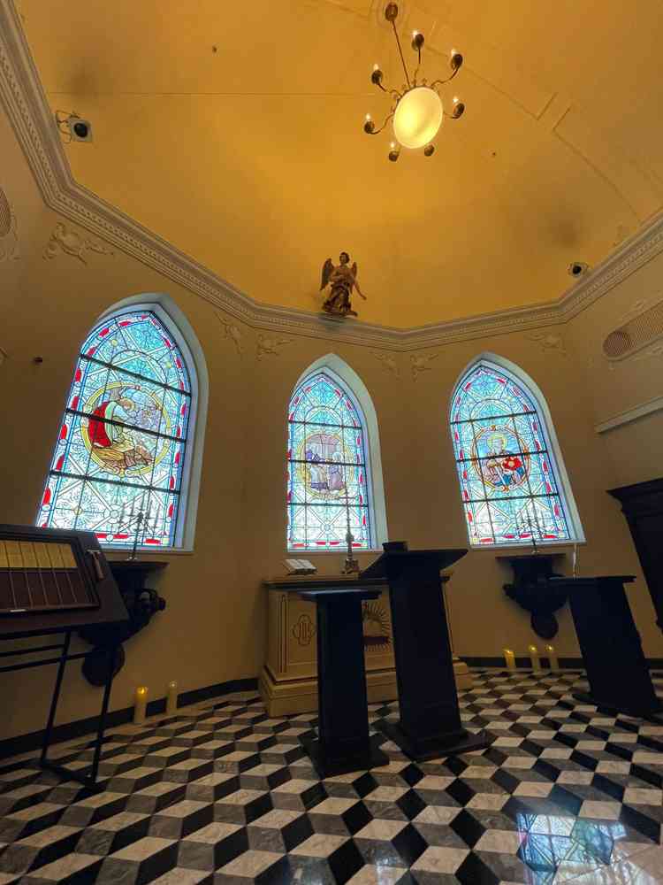 チャペルの中の写真です。とても綺麗で洗礼されているイメージを持ちました。