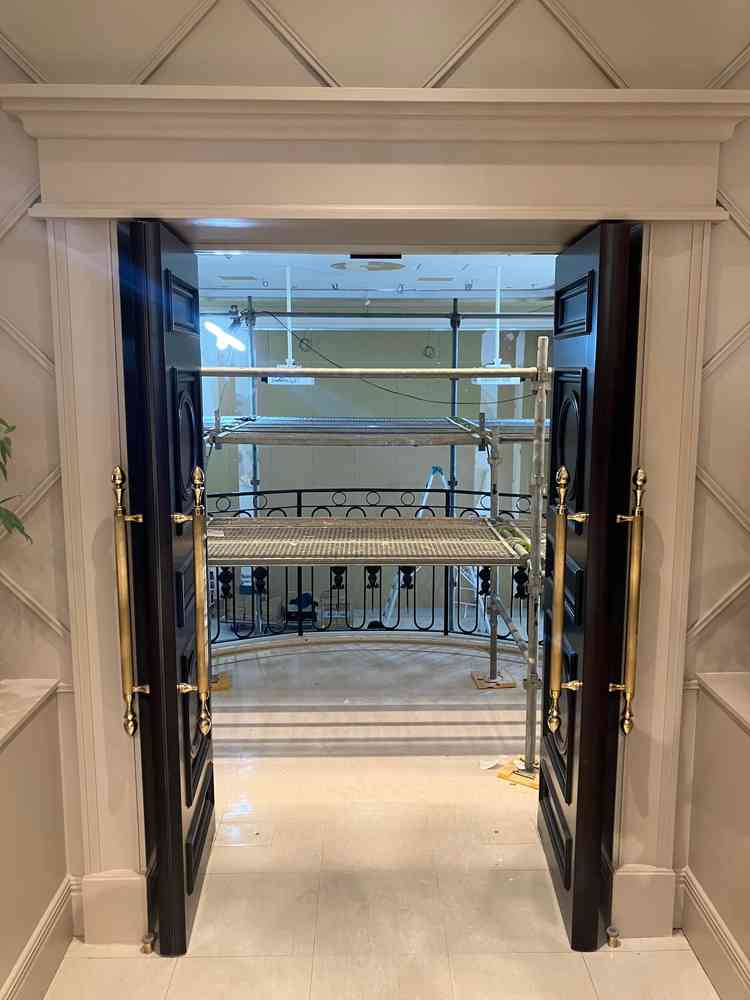 ここから披露宴会場を見下ろせる。階段を降りる手前のところ。