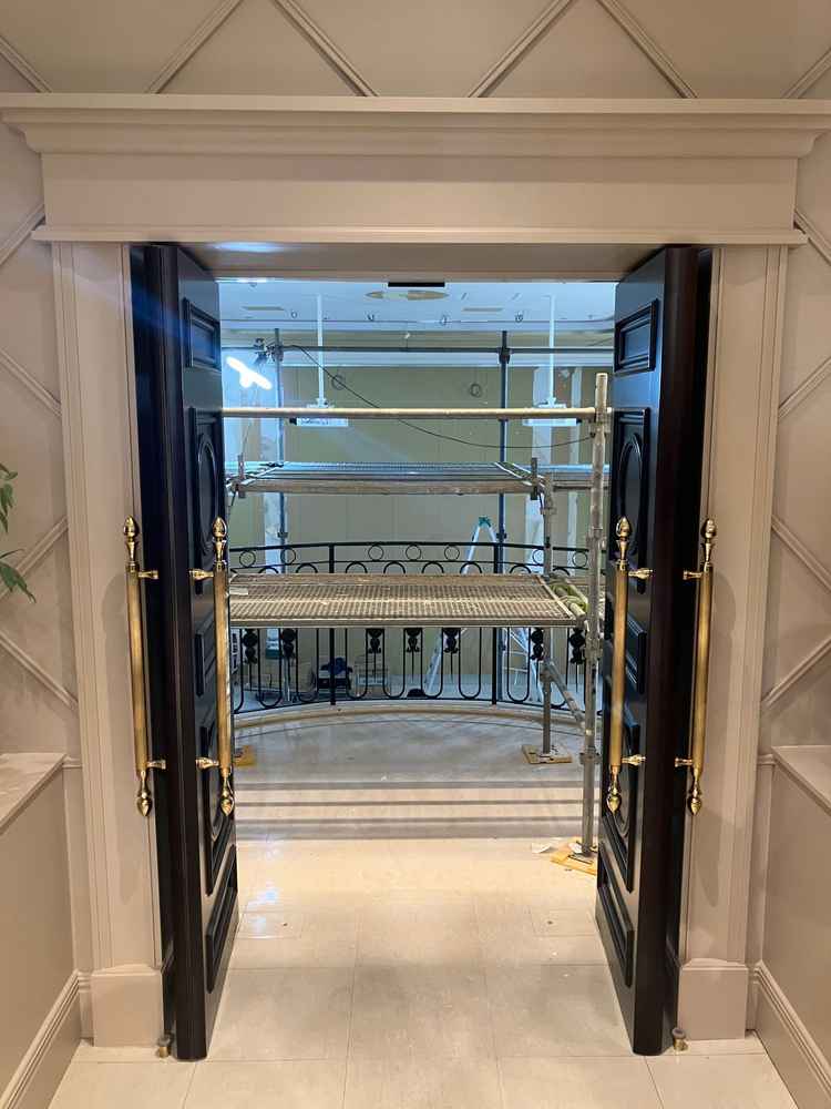 ここから披露宴会場を見下ろせる。階段を降りる手前のところ。