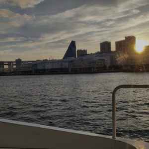 サンセットクルーズでした。夕陽が沈むのがキレイに見えました。