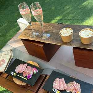 チャペルの見学後にガーデンを使った料理の提供のデモをしてくれました。