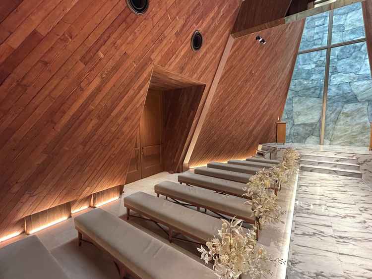 チャペルの司会の立ち位置(邪魔にならない)