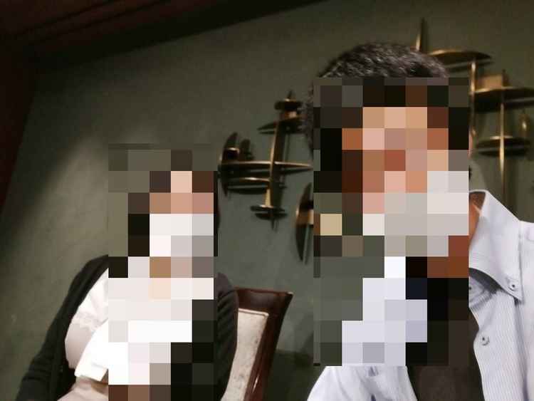 披露宴会場の新郎新婦が座る席での写真