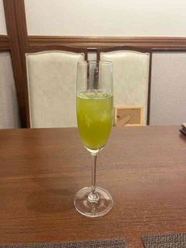 柚子と抹茶のウェルカムドリンク。甘過ぎず、和テイストの料理に合う。