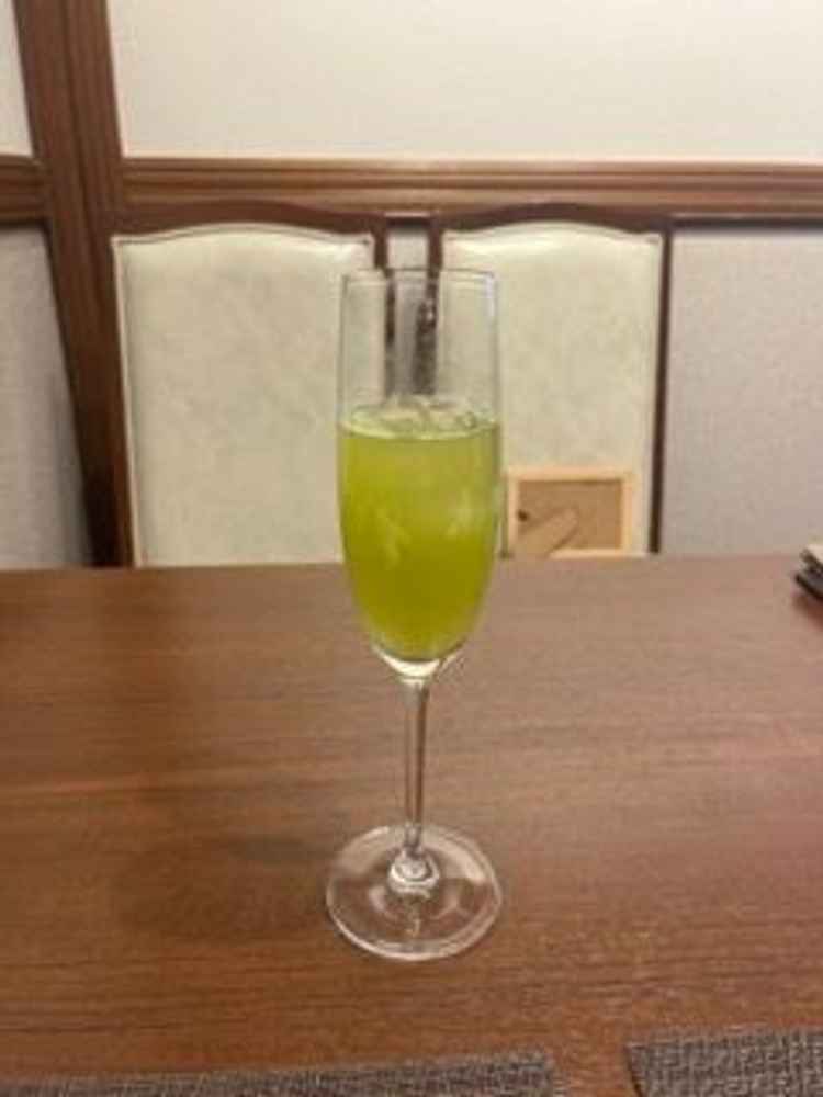 柚子と抹茶のウェルカムドリンク。甘過ぎず、和テイストの料理に合う。