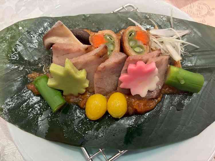 試食会では1人一皿づつ提供されました。和食・フレンチから選べました。2人でシェアできました。