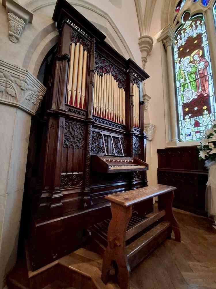 パイプオルガンも海外から輸入したとのこと。