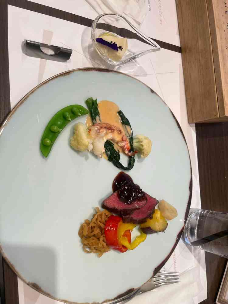 試食のお料理。銀座の名物、はちみつを使ったお料理などこだわりがあり、美味しかった。