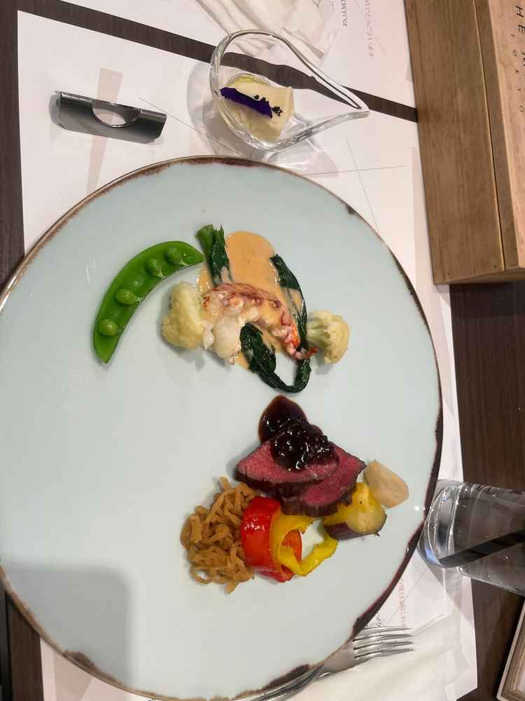 試食のお料理。銀座の名物、はちみつを使ったお料理などこだわりがあり、美味しかった。