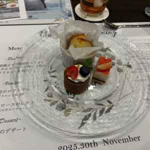 デザートです。3種類もあり味も全て美味しかったです。