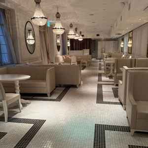 友人ゲストの待合室。綺麗でテイストも良く、格式を感じられます。