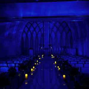 ライティングにより雰囲気が変わり、キャンドルの装飾も綺麗で素敵な演出を体験できました。