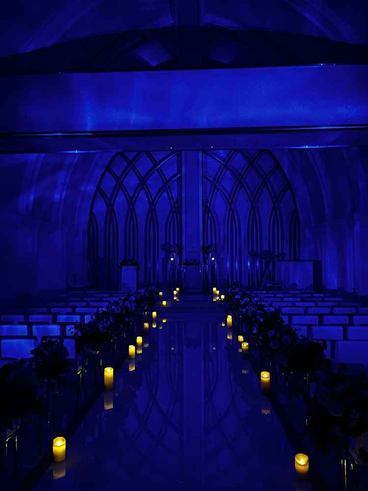 ライティングにより雰囲気が変わり、キャンドルの装飾も綺麗で素敵な演出を体験できました。