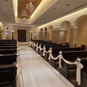 チャペルはオフホワイトであたたかみもありながら神聖さも感じさせる雰囲気でした。