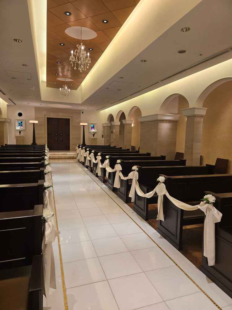 チャペルはオフホワイトであたたかみもありながら神聖さも感じさせる雰囲気でした。