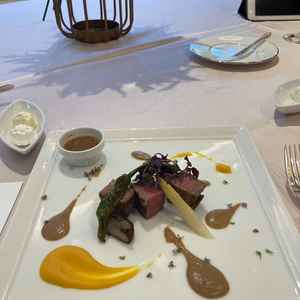 お料理の試食(ハーフコース)をさせていただきました。お肉のソースを和洋選べるとのこと、ポイント高い！