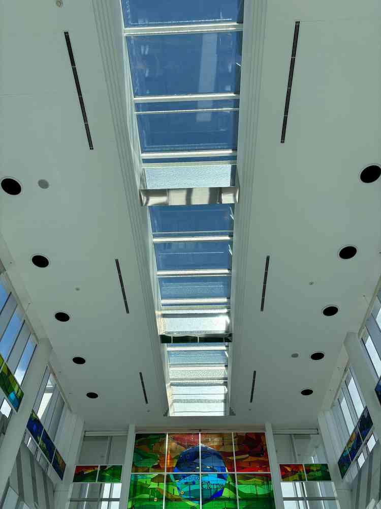 天井に水が流れておりおしゃれ