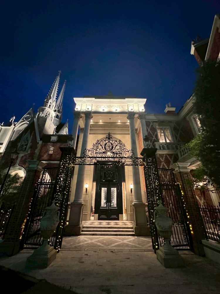 帰り際　ライトアップされた外観