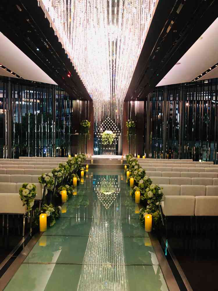 夜伺ったのですが、チャペルがとても美しく、星キラキラ輝く様子が、ドレスを着て歩いてみたくなりました。