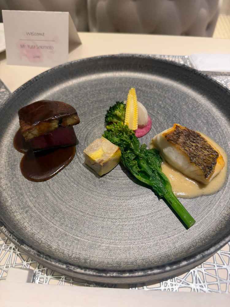 メイン料理の肉も魚も美味しかった。