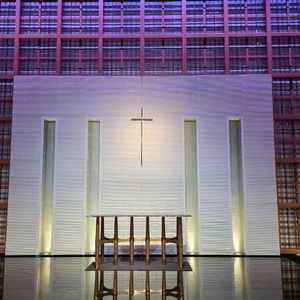 チャペルには水が流れていてヒーリングスポットにいる気分になりました。