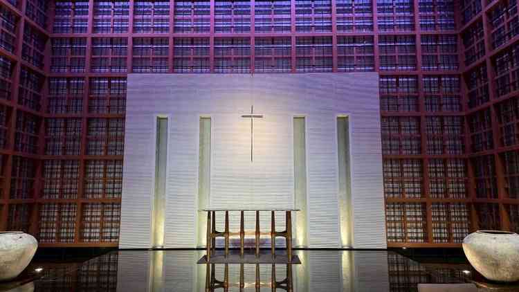 チャペルには水が流れていてヒーリングスポットにいる気分になりました。