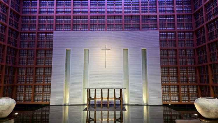 チャペルには水が流れていてヒーリングスポットにいる気分になりました。