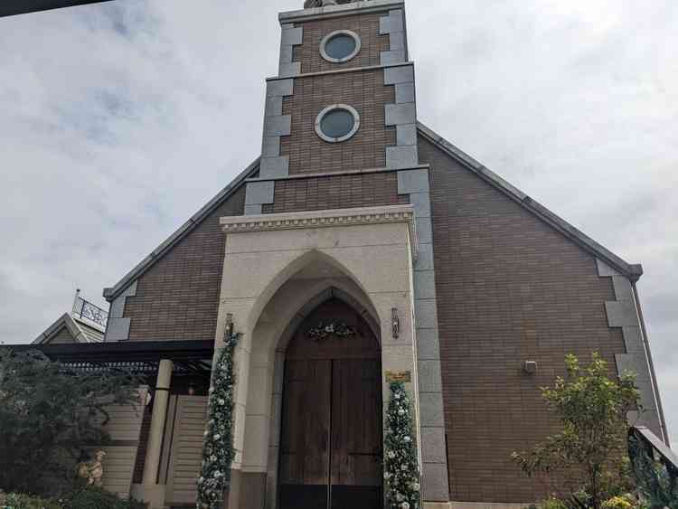 ホテルの上にチャペルがあり、外からは見えにくい構造になっていた。