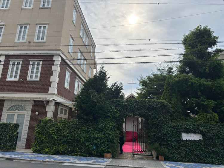 梅田のスカイビルの近くに結婚式場なんてあるのかな？と半信半疑でしたが、すぐ近くにありました！