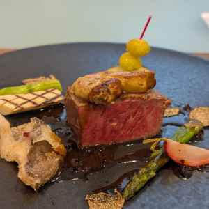 試食。ステーキ、フォアグラがとっても美味しかった。