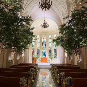 チャペルの写真。見学した日は天気が悪い日でしたが、ステンドグラスはしっかり明るく、とても綺麗でした。