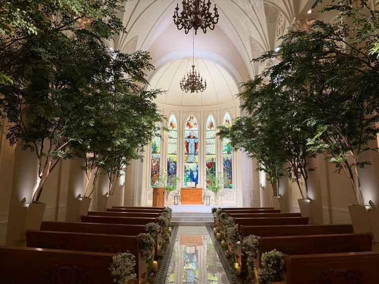 チャペルの写真。見学した日は天気が悪い日でしたが、ステンドグラスはしっかり明るく、とても綺麗でした。