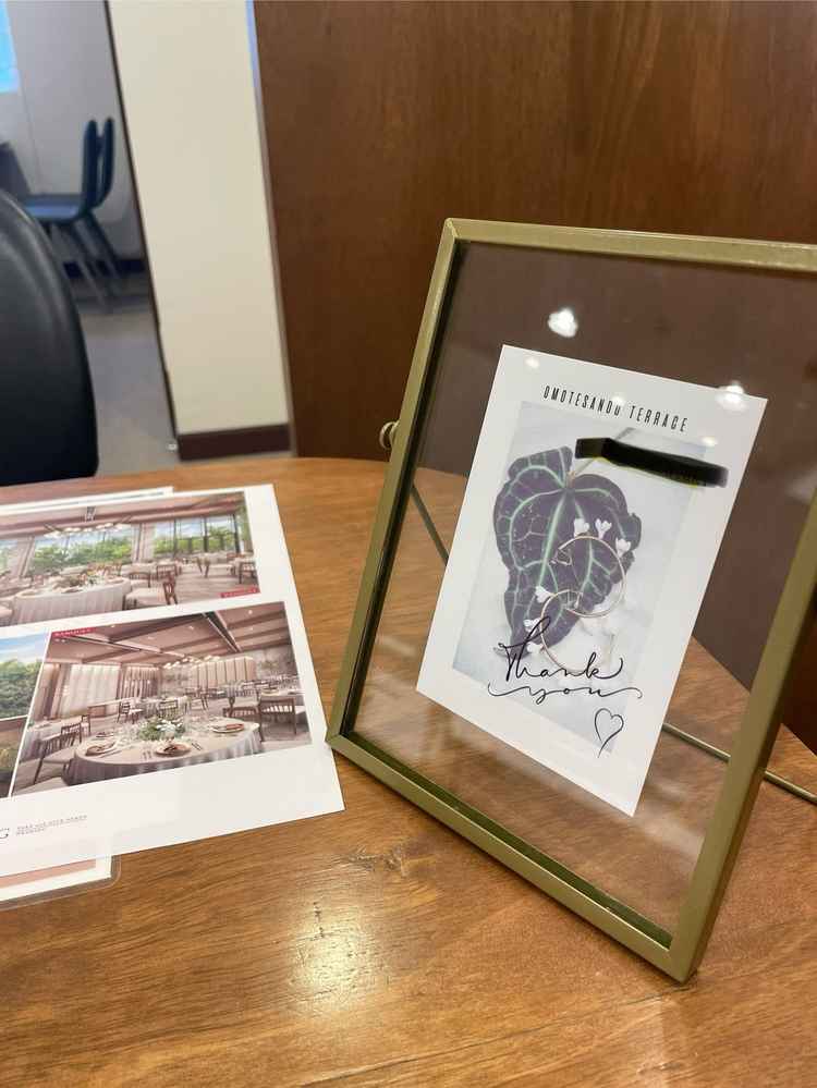 カウンターにてお出迎え。黒で隠してますが、ここに名前を入れてくださっていて、ウェルカム感がありました