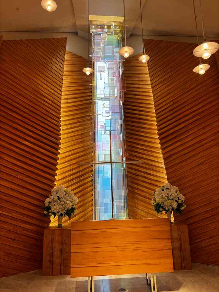 木の温もりのある素敵なチャペルでした。