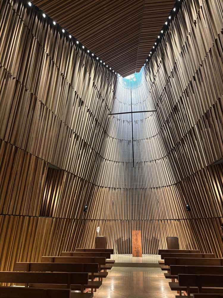 木を基調としたチャペル